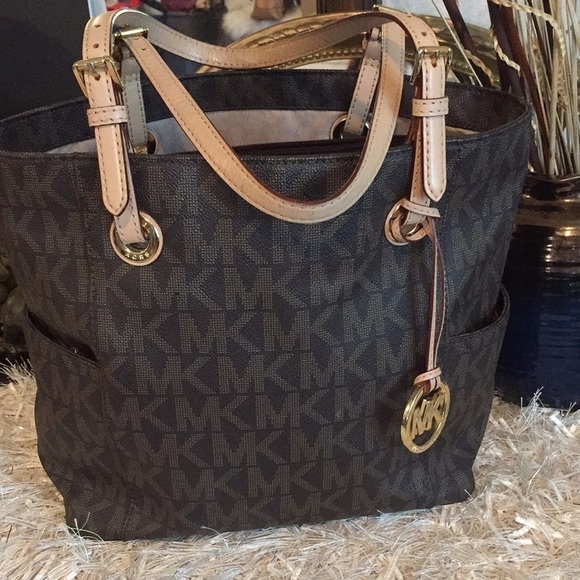 Michael Kors Signature Jet Set East West  Tote - Picture 4 of 17